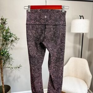 Lululemon Wunder Under Crop (Hi-Rise)(Full-On Luxtreme 21”) Size 4